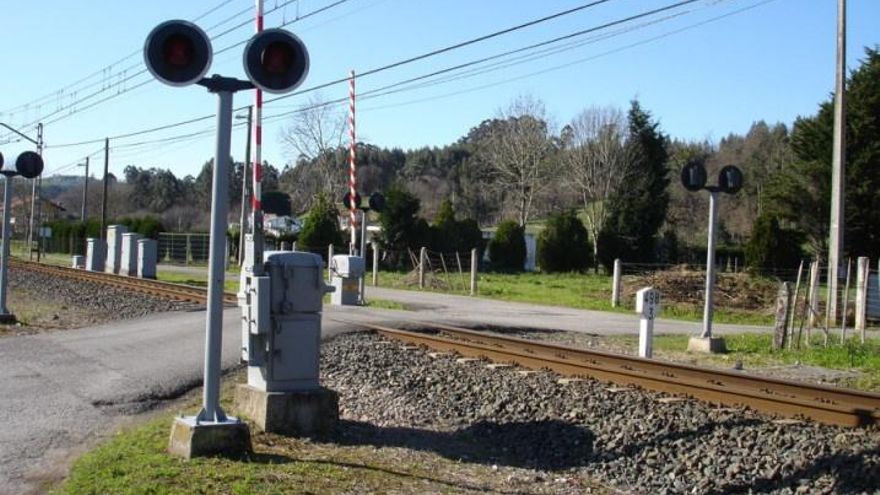 Archivo - Un paso a nivel