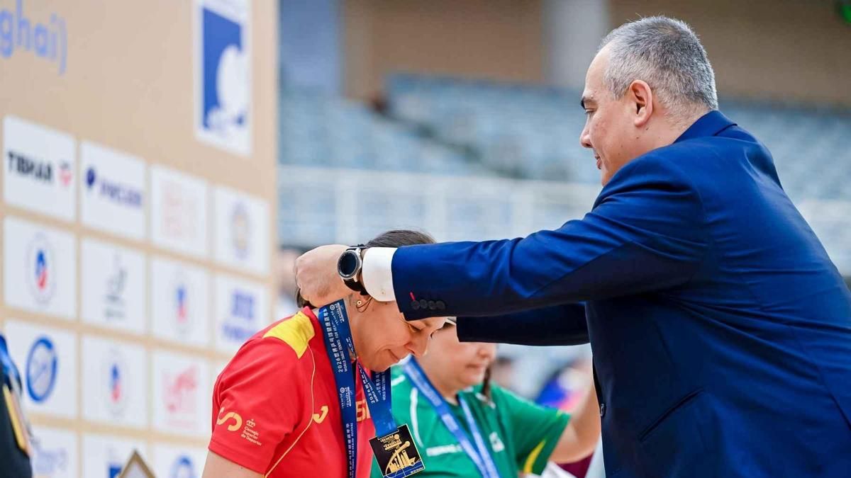 La leonesa Nuria Santos hace historia en Shanghái como doble campeona del mundo de tenis de mesa para personas con párkinson