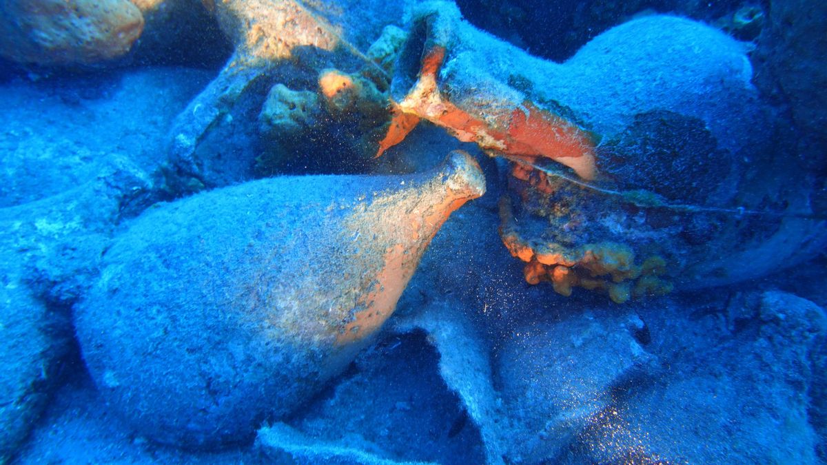 Descubren en el mar Egeo un antiguo pecio con un impresionante conjunto de ánforas comerciales