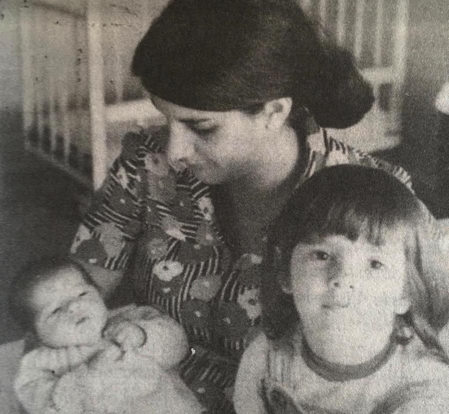 Rosario Barredo, embarazada de Máximo, con sus hijas Gabriela y Victoria