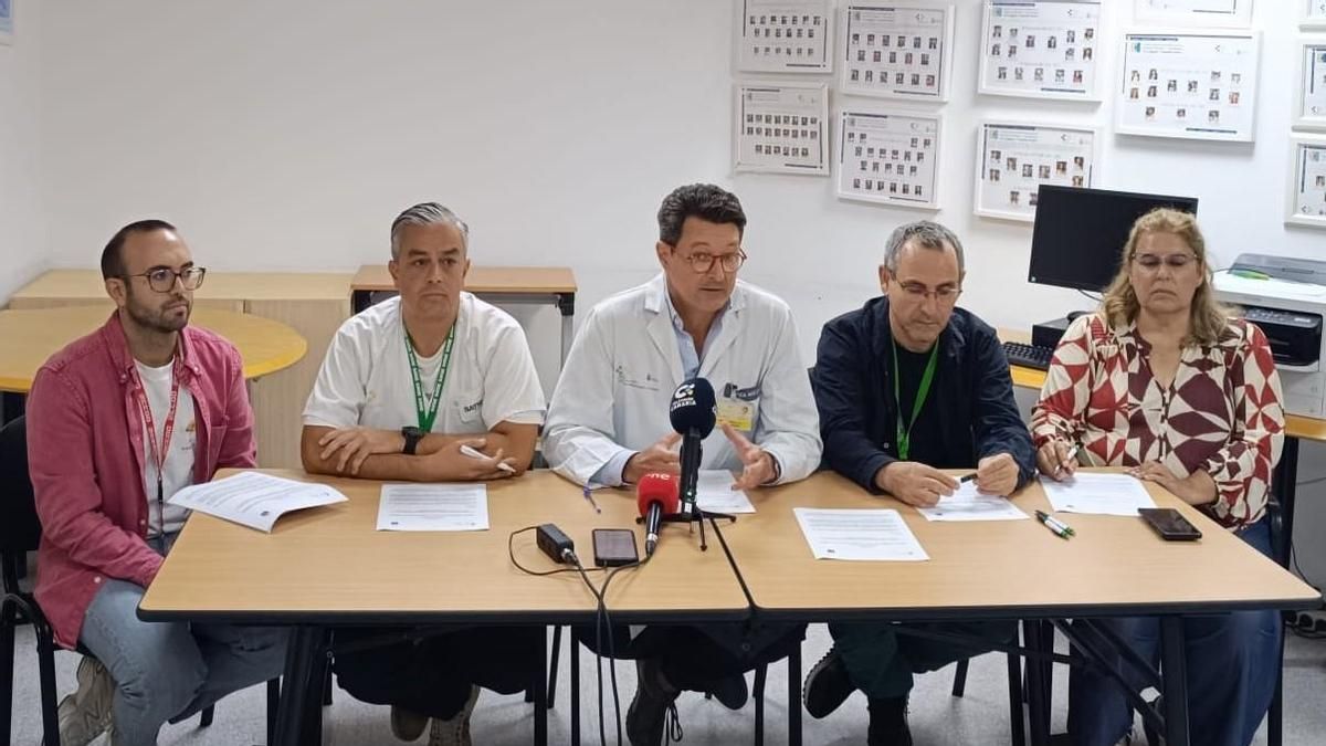 La plantilla del HUC retoma las protestas por los recortes y el “grave deterioro” del clima laboral