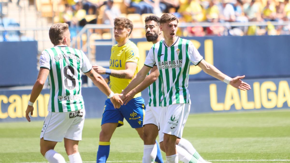 Dani Requena saborea el triunfo tras su debut con España: "Tengo que dar las gracias siempre al Córdoba"