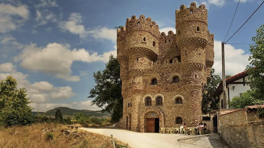 La historia de un vecino de un pequeño pueblo de Burgos que construyó... su propio castillo