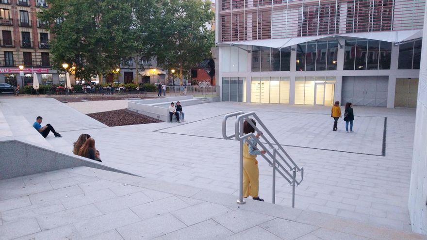 Nace otra plaza dura en Madrid: granito sin verde ante el polideportivo de la Cebada