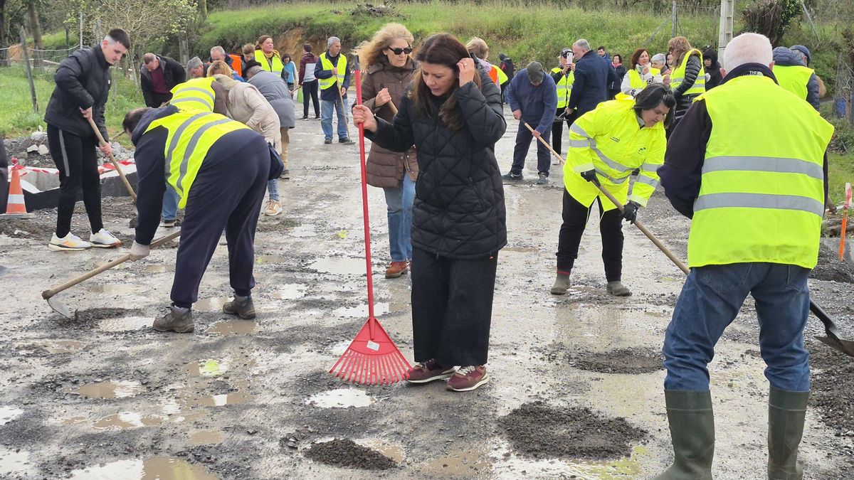 Los vecinos de Seña denuncian que el "abandono" de las obras en la CA-500 está provocando daños en sus vehículos