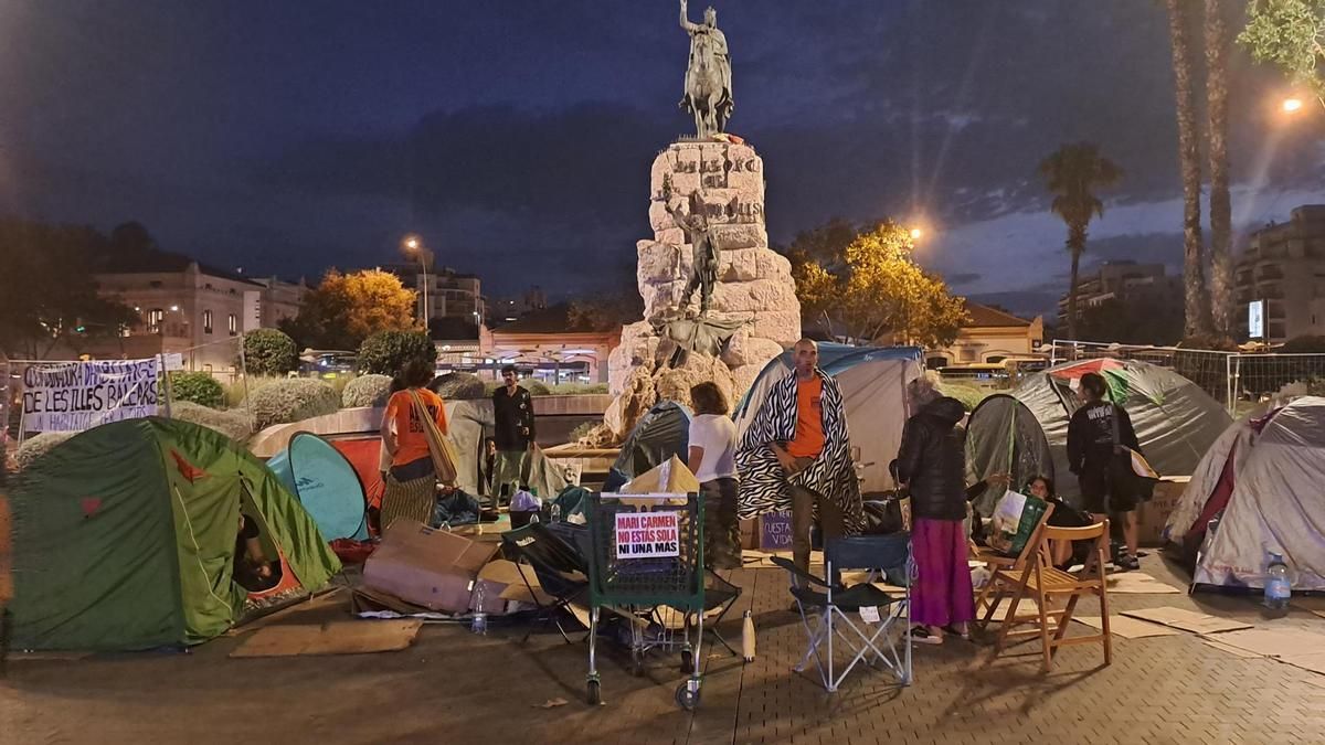 Decenas de personas siguen acampadas en Palma por el derecho a la vivienda: "El 'decreto Maricarmen' es insuficiente"