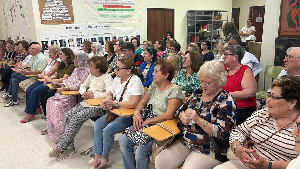 Actividades en el Centro de Educación Permanente de Adultos 'Los Pinos' de Puente Genil.