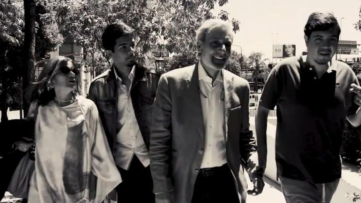 La familia de Iván, de derecha a izquierda: Marta (madre), Brian (hermano) y Ricardo (padre)