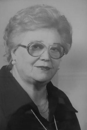 Laura Heredero Largo (Noez, 1918- Toledo, 1990). Empresaria y pionera en la implantación de una almazara de aceite con elaboración en acero inoxidable. Fue la primera mujer en el Pleno de la Cámara de Comercio y secretaria de la Confederación Nacional de Mujeres Empresarias