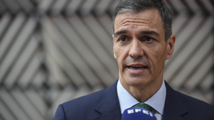 The National Police investigates a new filtration, the third, of personal data that affects, in this case, the president of the Government, Pedro Sánchez. EFE/ Pablo Garrigós