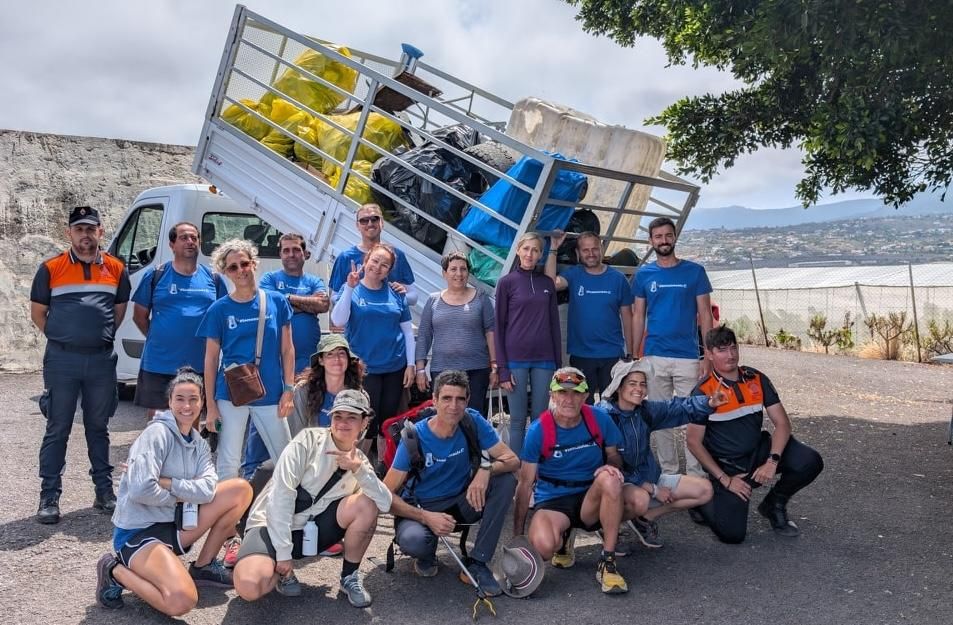 Somos una Ola’ retira 730 kilos de residuos de la Montaña de El Laurel de Los Llanos.