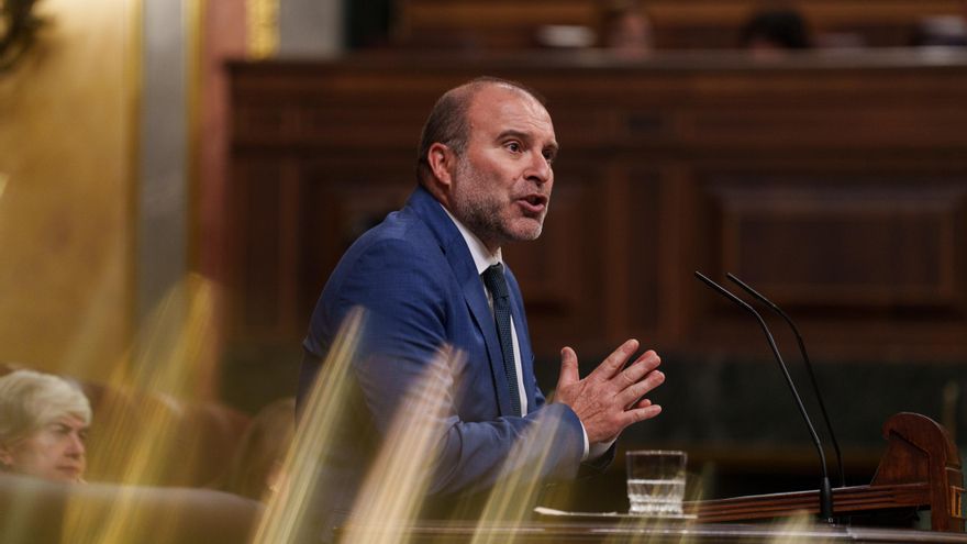 El diputado de Junts Josep Pagès i Massó interviene durante una sesión plenaria.