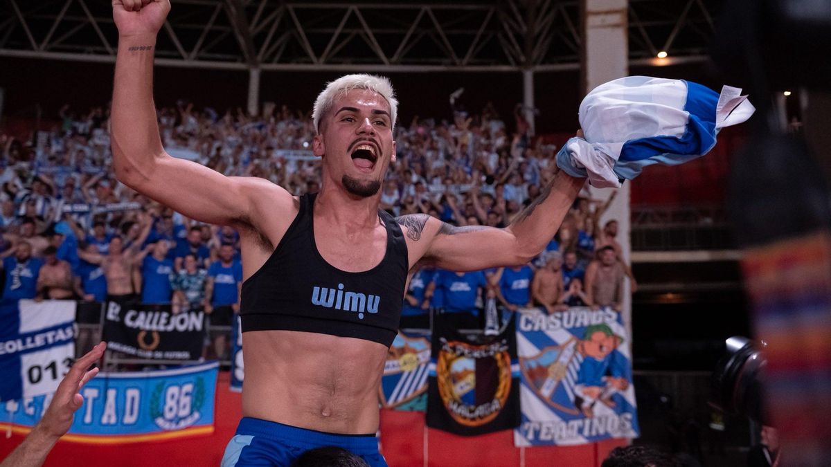 El cordobés Chupe celebra el ascenso con el Málaga