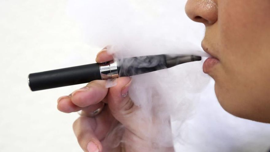 Cerca del 40 % de los estudiantes de último año de escuela superior y el 27 % de los estudiantes de escuela superior en este estado están usando cigarrillos electrónicos en EEUU