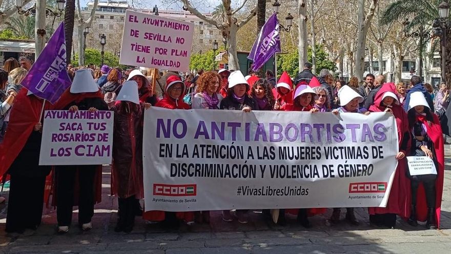 El PP ejecuta el desmantelamiento de personal que deja en precario el Servicio de la Mujer en el Ayuntamiento de Sevilla