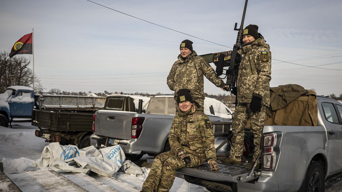 Sistema de fuego móvil utilizado por un grupo femenino de defensa antiárea llamado "Las Brujas de Bucha"