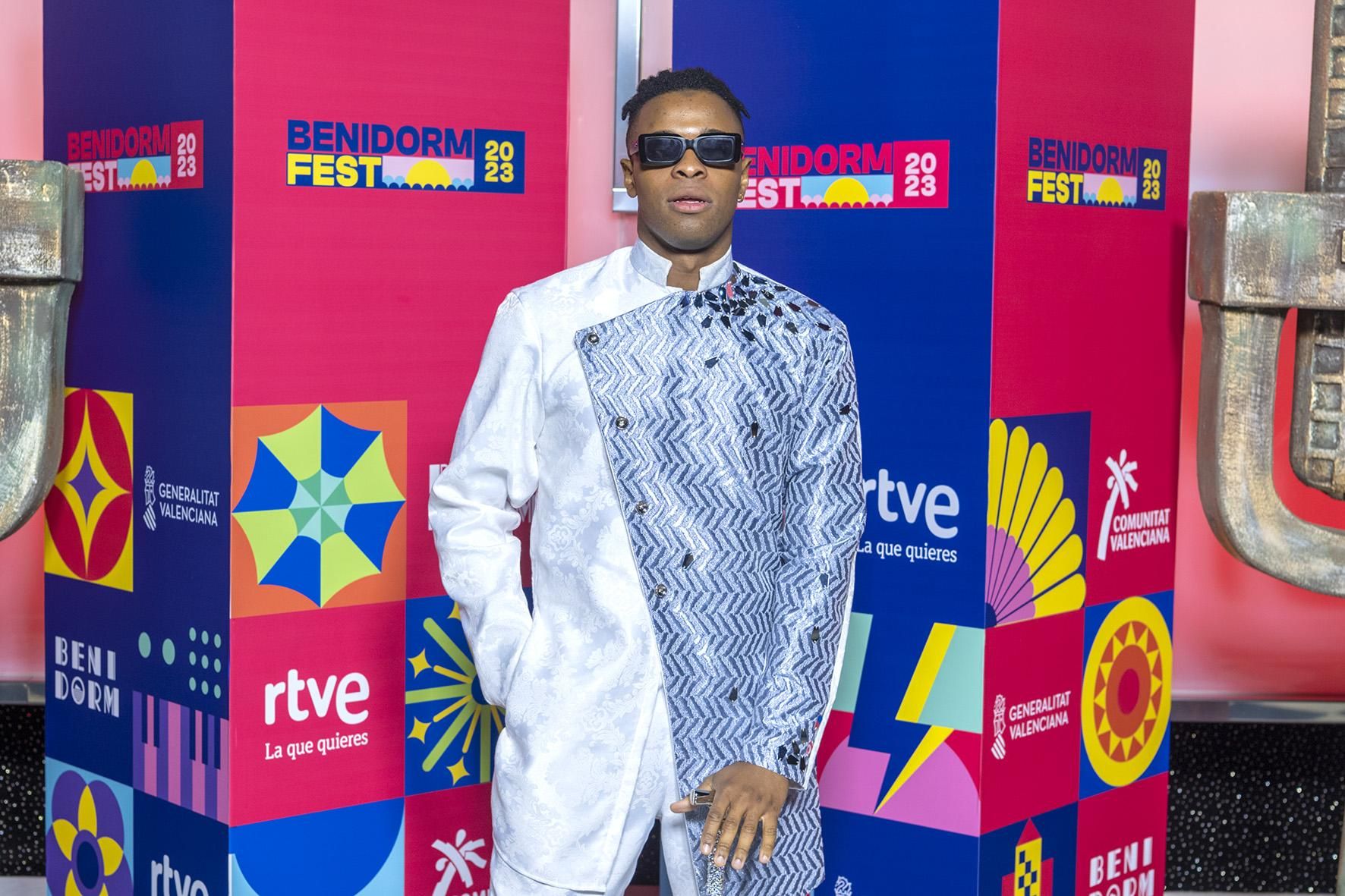 Famous en la alfombra naranja del Benidorm Fest 2023