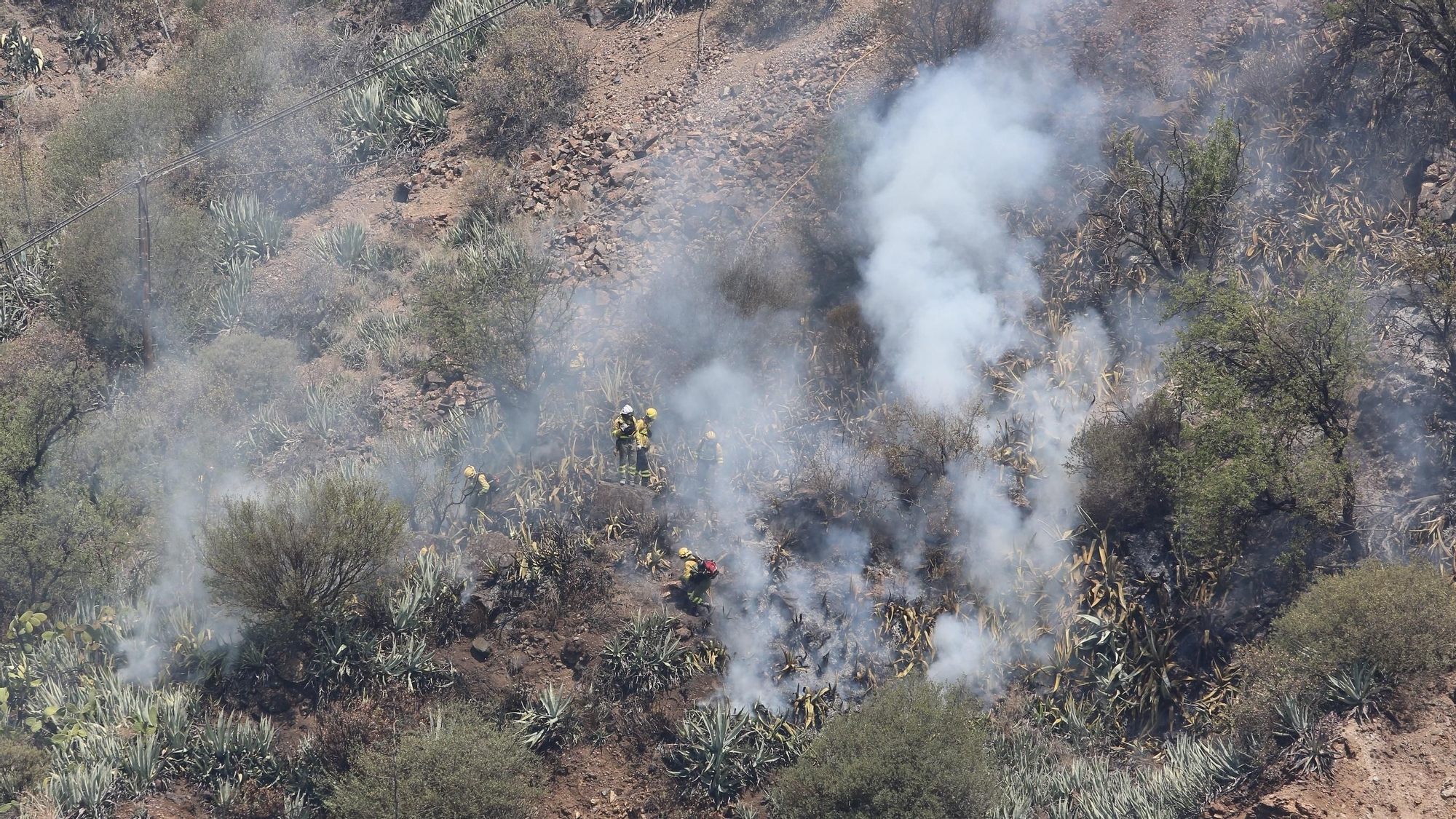 El incendio en Gran Canaria avanza sin control en su segundo día activo