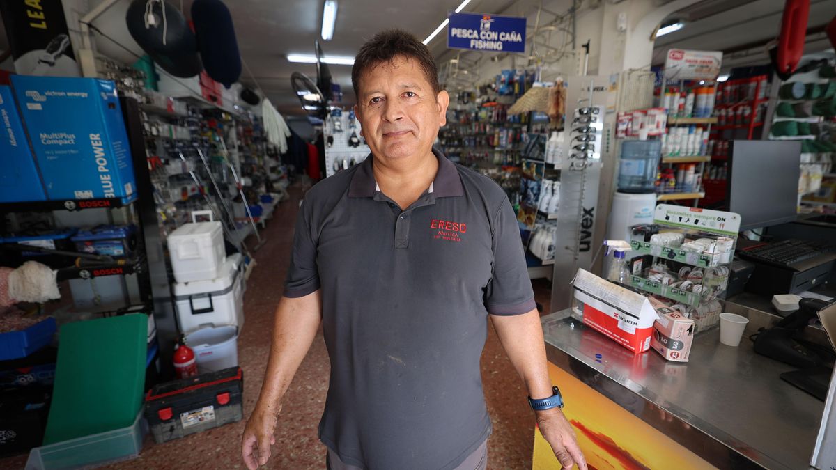 Alejandro, encarregat de la nàutica del costat del port de Vila que ha tingut pèrdues que ronden el milió