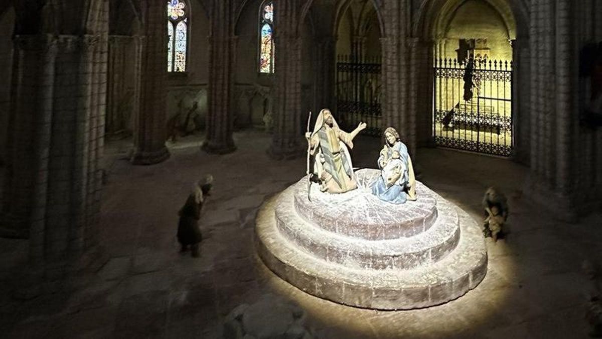 León da la bienvenida a la Navidad con el Belén ‘Eduardo de Paz, in memoriam’ frente a la Catedral