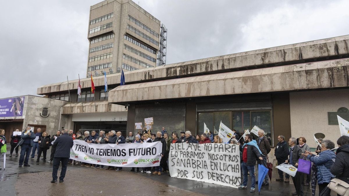 Protesta de castellanoleoneses en Vigo por la supresión de frecuencias del AVE en Sanabria