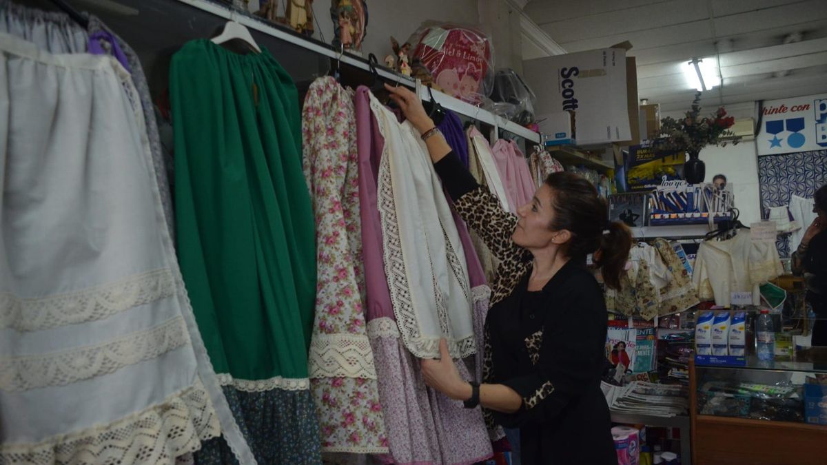 Lidia, en su mercería de Aljúcer