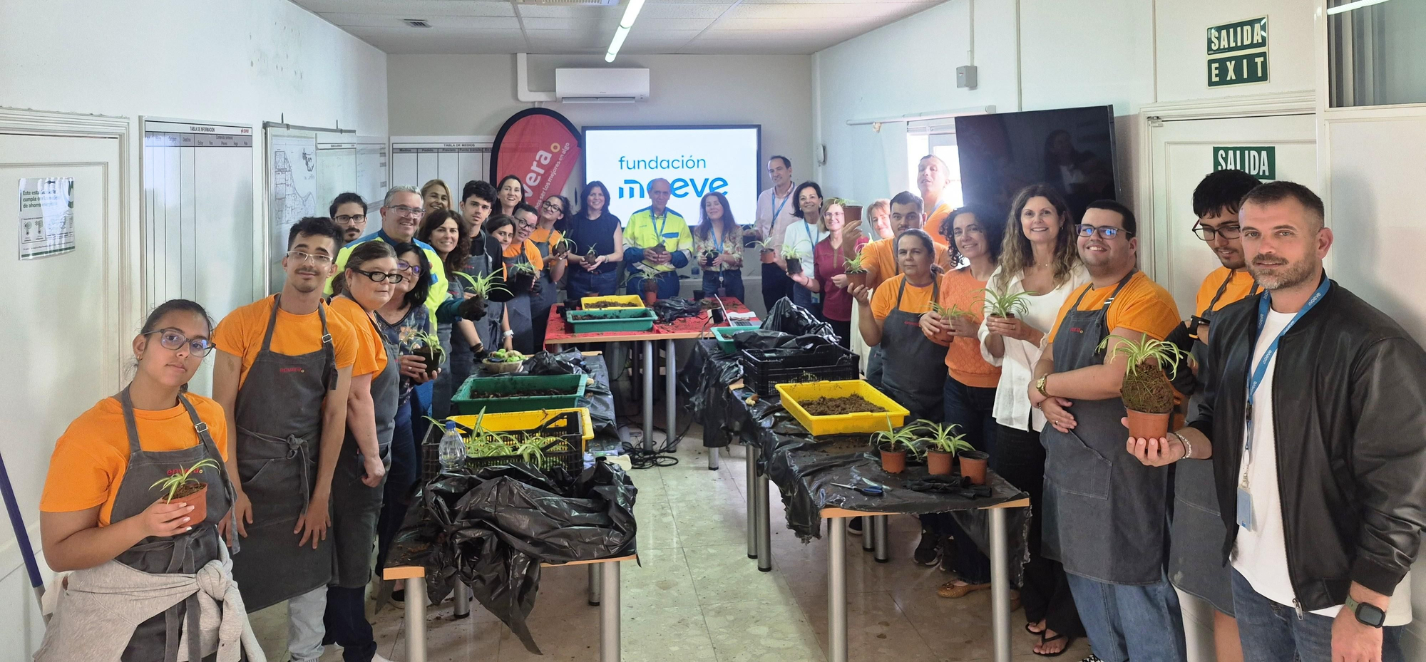 Uno de los talleres de Fundación Moeve en Canarias, con Envera.