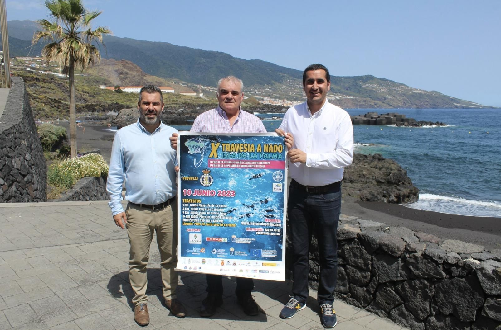 De izquierda a derecha, el concejal de Deportes del Ayuntamiento de Breña Baja, Juan Manuel Pérez Álvarez; el presidente del Real Nuevo Club Náutico de Santa Cruz de La Palma, Jerónimo Chacopino Molina, y el alcalde del Ayuntamiento de Breña Baja, Borja Pérez Sicilia.