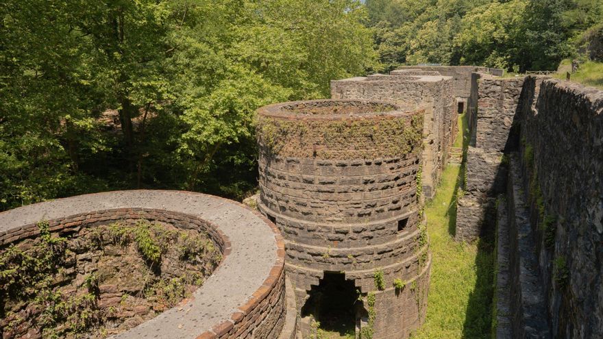 La ciudad fronteriza con Francia perfecta para recorrer a pie y que conserva unas termas romanas de hace 2.000 años