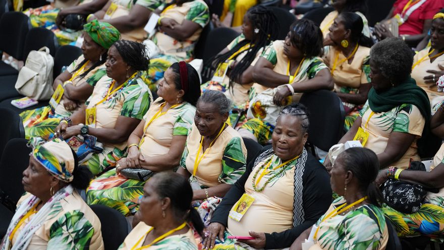 Parteras de cuatro continentes dialogan en Colombia sobre legislación y cuidado de saberes