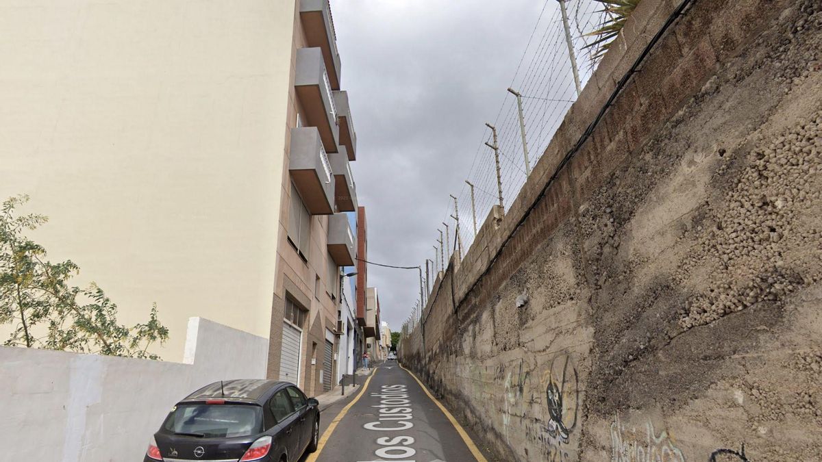 Los hechos tuvieron lugar en un edificio de la calle Los Custodios. / FOTO: GOOGLE MAPS