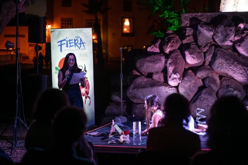 El arte vivo de ‘Isla Fiera’ transforma el Llano de Argual en un escenario de agua, plantas y sonido.