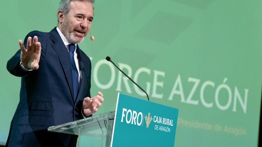 El presidente del Gobierno de Aragón, Jorge Azcón, durante su intervención en el primer Foro Caja Rural de Aragón.