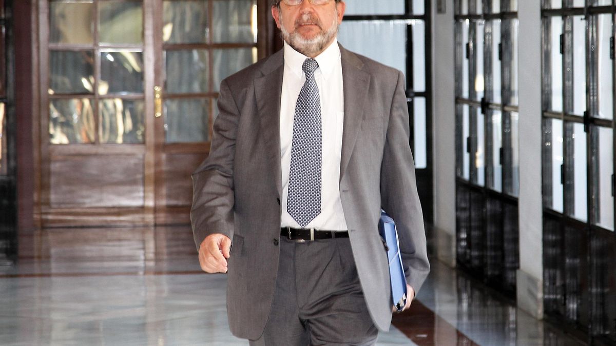 El presidente de la comisión de los ERE exime al Parlamento, que aprueba el gasto pero no "procedimiento de ejecución"