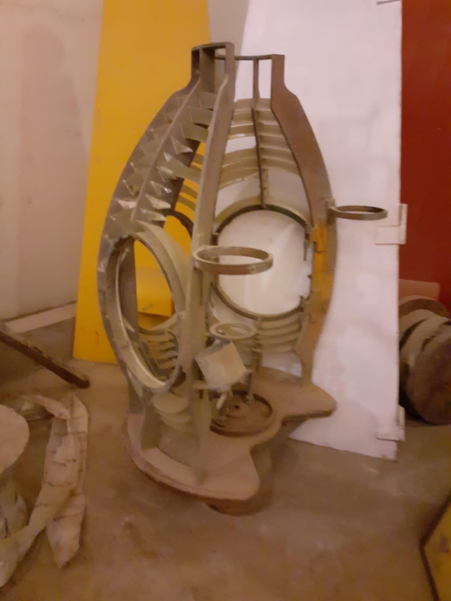 Linterna del Faro de Fuencaliente, en la actualidad, en un almacén de Puertos de Estado en Tenerife