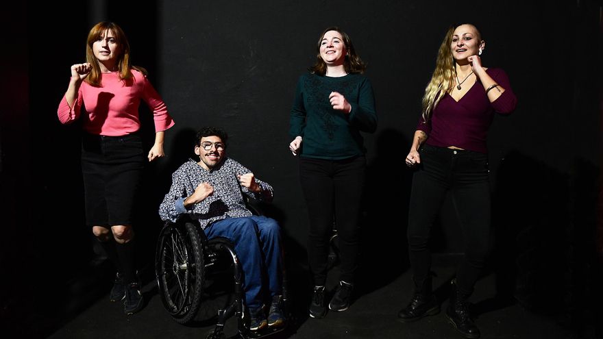 Monólogos contra el tabú de la enfermedad: “Llevo tantas pastillas encima que podría llamarme camella”