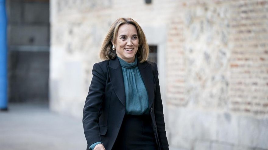 Cuca Gamarra, a su llegada a un acto en la Real Academia de Ciencias Morales y Políticas, en Madrid.