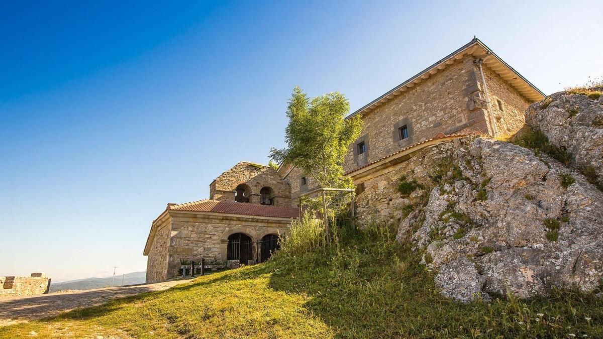 Denuncian el aparatoso robo de una campana de bronce en el santuario de Oro en Álava: "Lo tenían planificado"