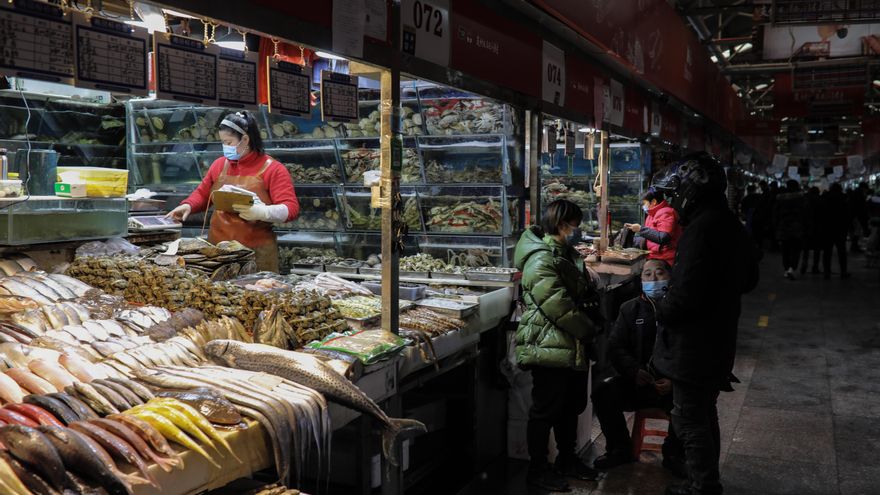 China suma 42 contagios locales entre las 55 nuevas infecciones del virus. EFE/EPA/WU HONG
