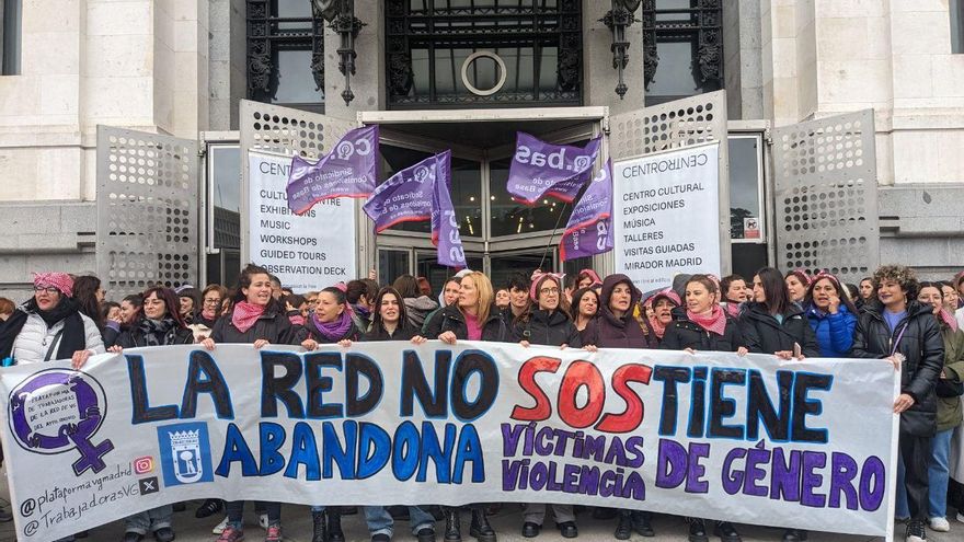 Las trabajadoras contra la violencia de género de Madrid se plantan con Almeida: “La red está colapsada”