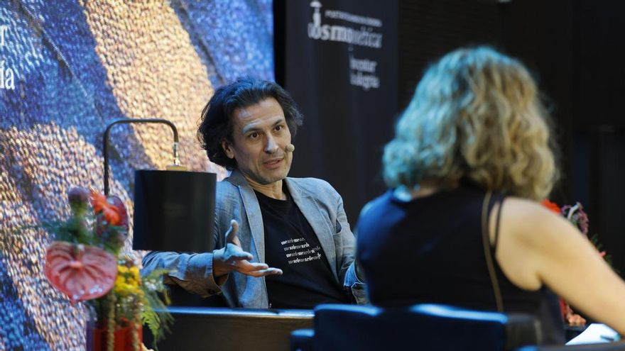 Rodrigo Cortés apela en Córdoba a "confiar en el lenguaje" y detalla la génesis de su última novela, 'Hija del cielo'