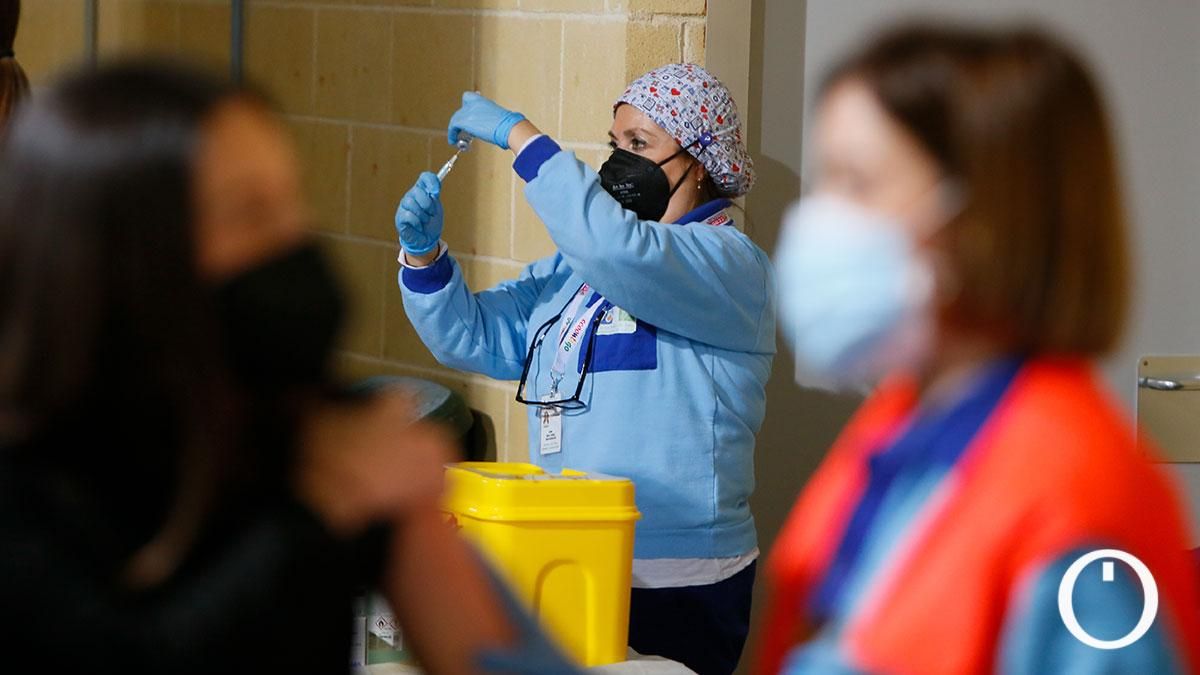 Comienza la vacunación de profesores en el pabellón Vista Alegre