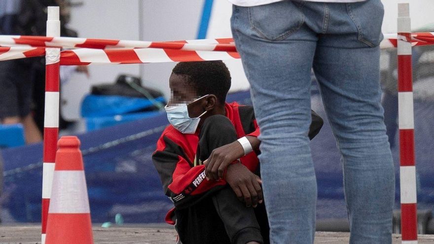 El Estado ignora el SOS de Canarias para acoger a menores migrantes: “No hay más sitio, los que lleguen irán a comisarías”