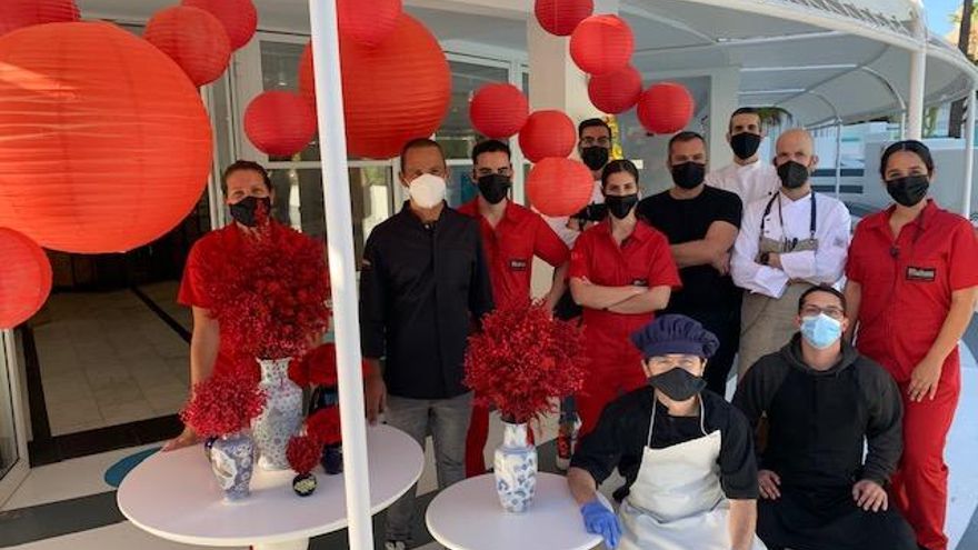 Equipo El Asiático justo antes de comenzar el primer servicio