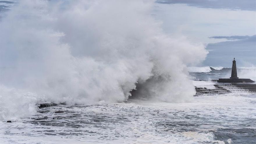 Las consecuencias de la tormenta Clement: avisos amarillos y naranjas en Tenerife por oleaje, viento y lluvia