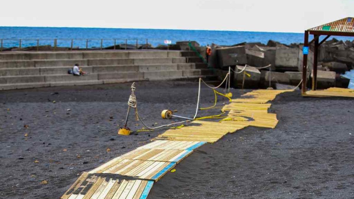 El PSOE denuncia “el abandono de la playa de Santa Cruz de La Palma” y exige “reabrir los accesos cerrados”