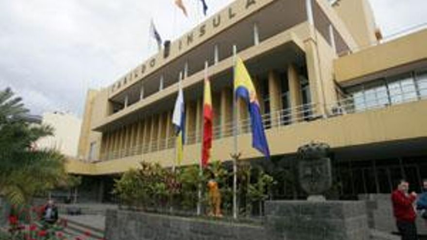 El Cabildo de Gran Canaria recupera la memoria de 67 empleados apartados, perseguidos o ejecutados por motivos políticos durante la dictadura