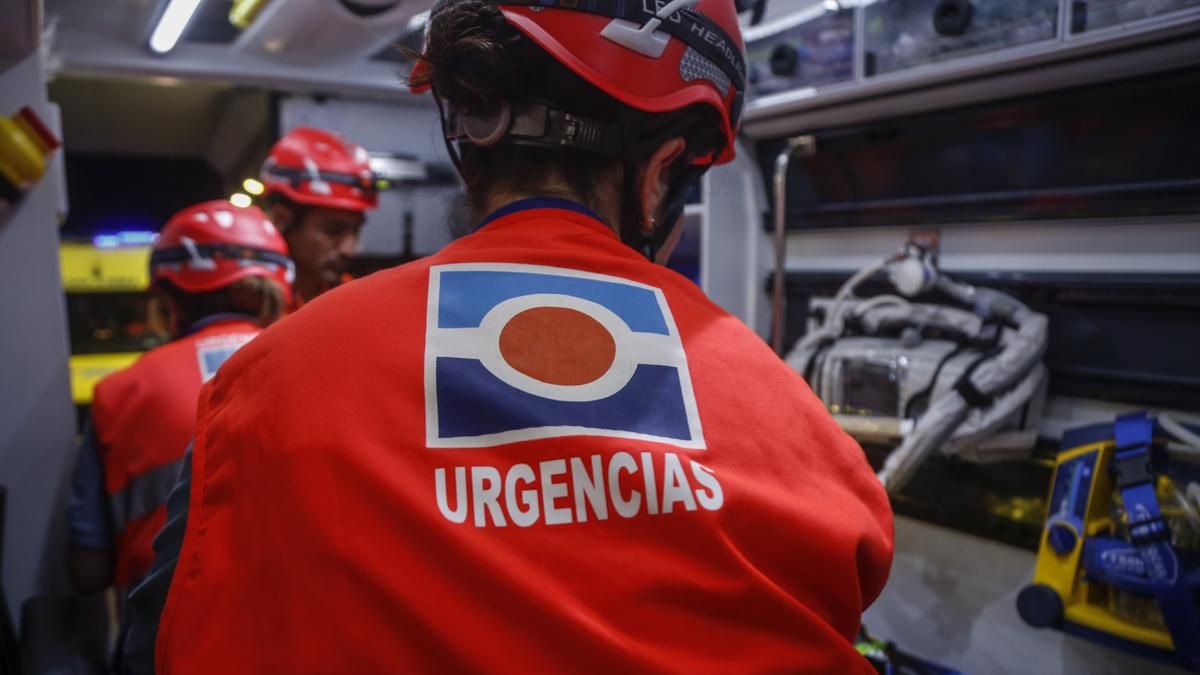 Ambulancia del 061 en el simulacro de accidente en el túnel de los omeyas