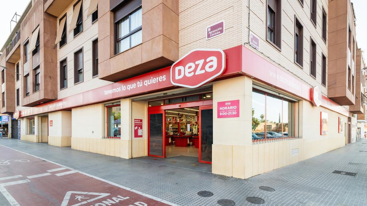 Supermercado de Deza en Ronda del Marrubial, donde ocurrieron los hechos.