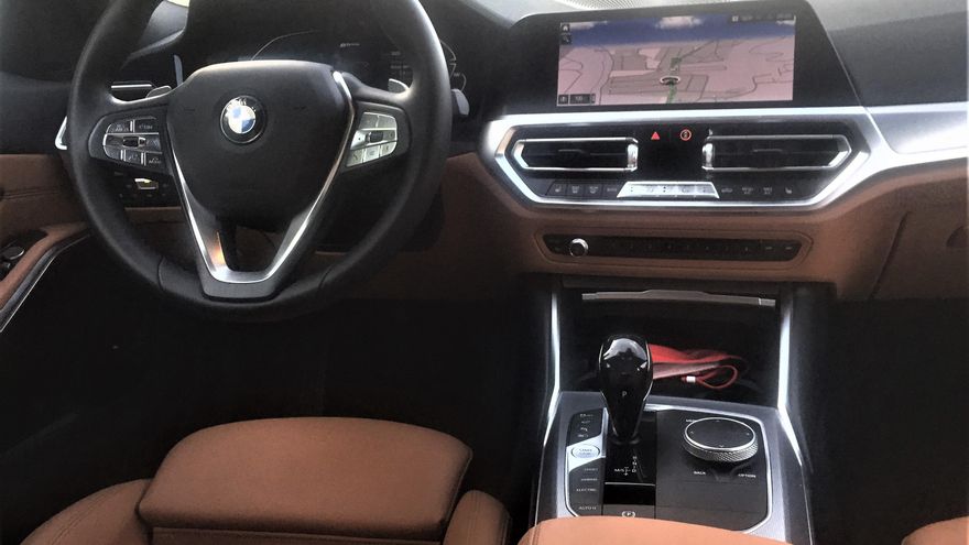 Habitáculo del BMW 330e.